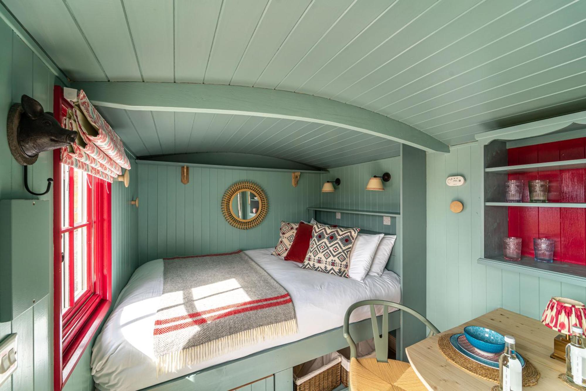 Barlwyd Glamping 호텔 블레노페스티니오그 외부 사진