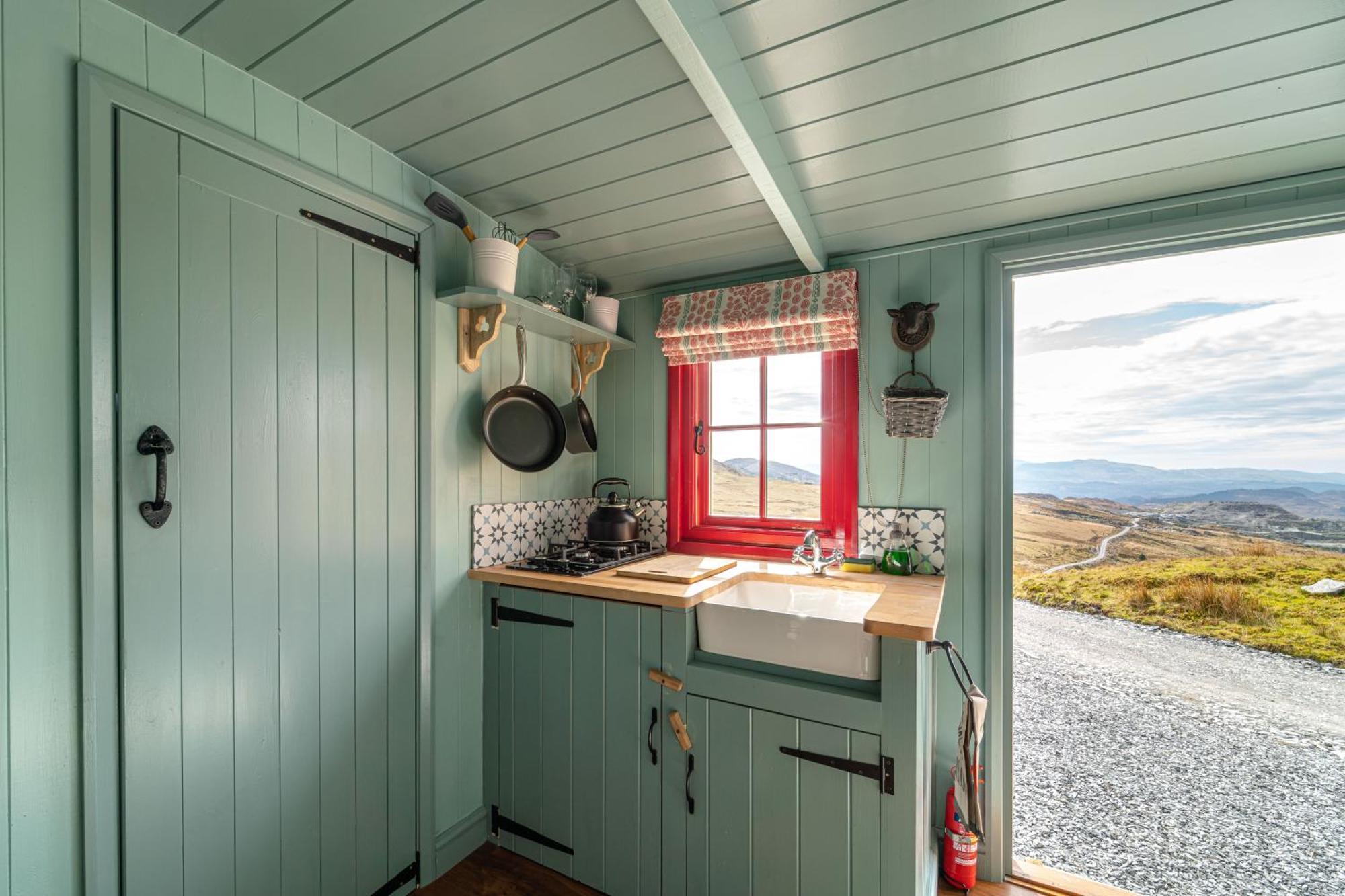 Barlwyd Glamping 호텔 블레노페스티니오그 외부 사진